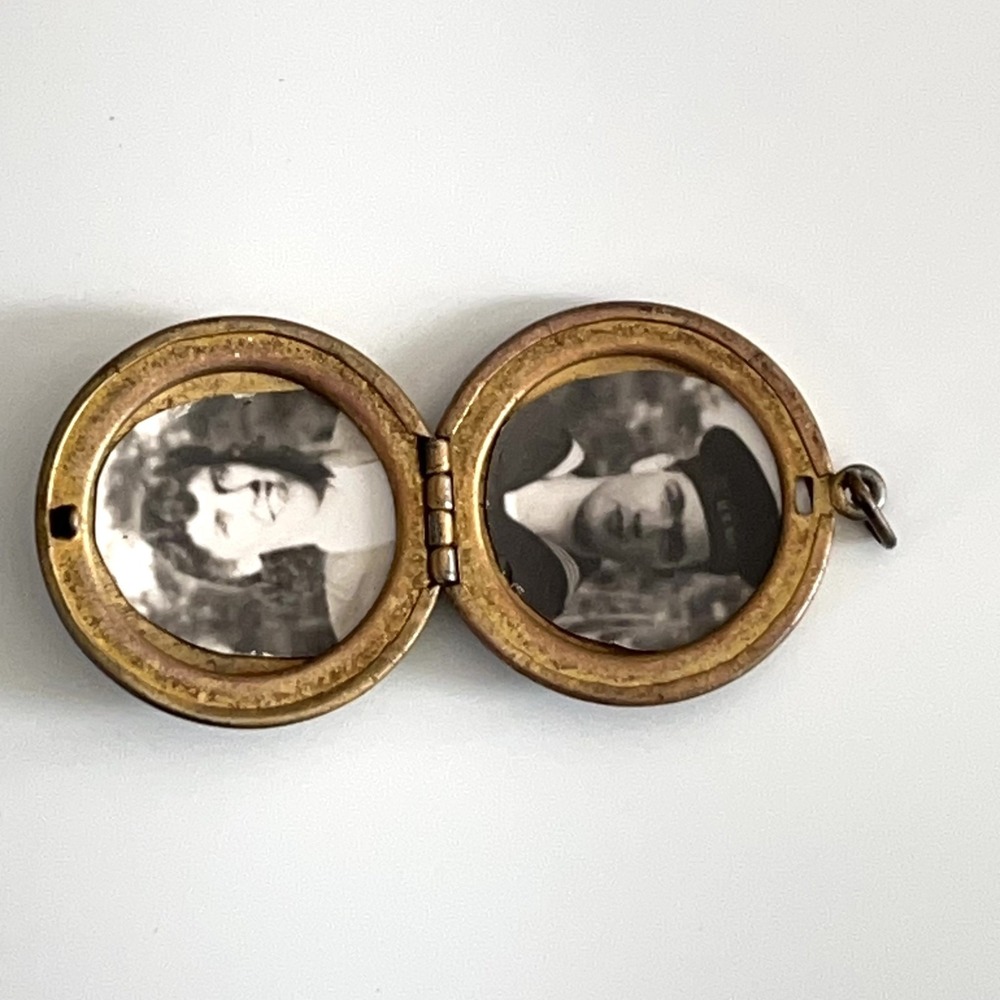 Vintage WWII USN Sweetheart Locket with Pictures Navy Sailor Gold Tone